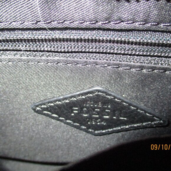 Fossil Flapped Crossbody Bag - Picture 12 of 15